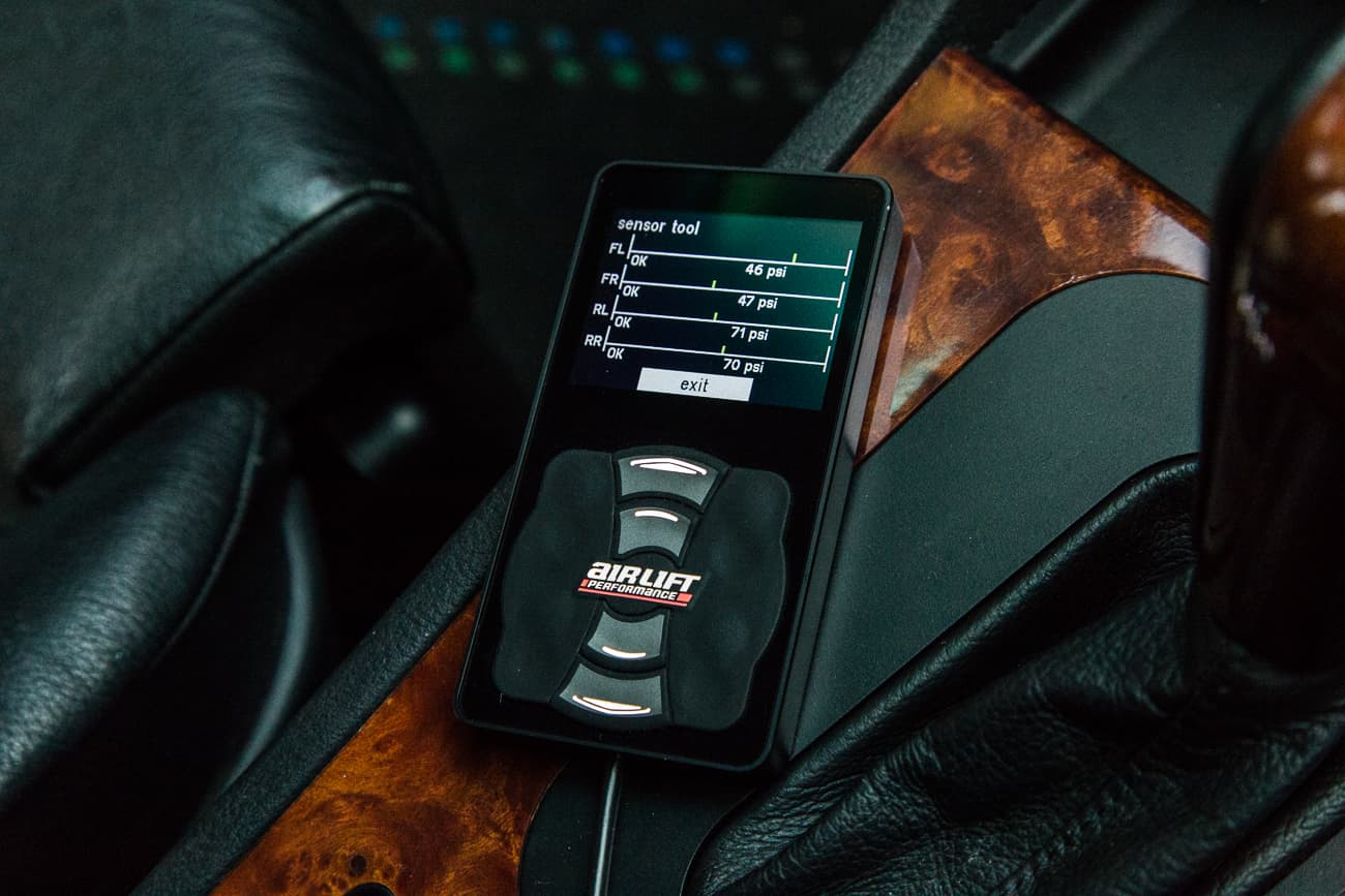 Individual corner height sensor calibration tool for 3H air managemet