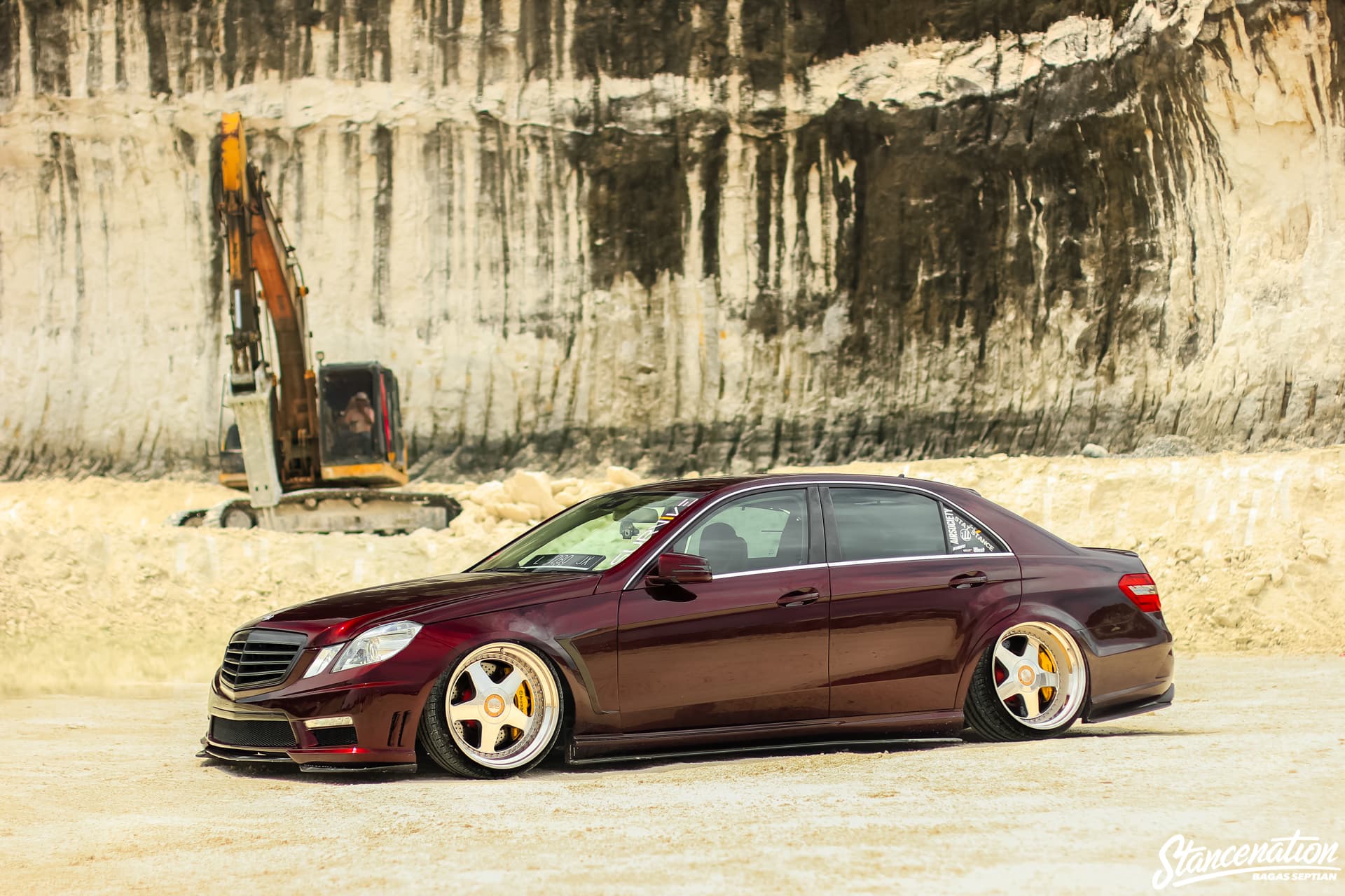 Slammed-Mercedes-Benz-W212-E300-12